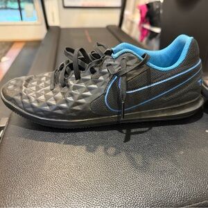 Nike Men's Black and Blue indoor soccer Shoes size 8